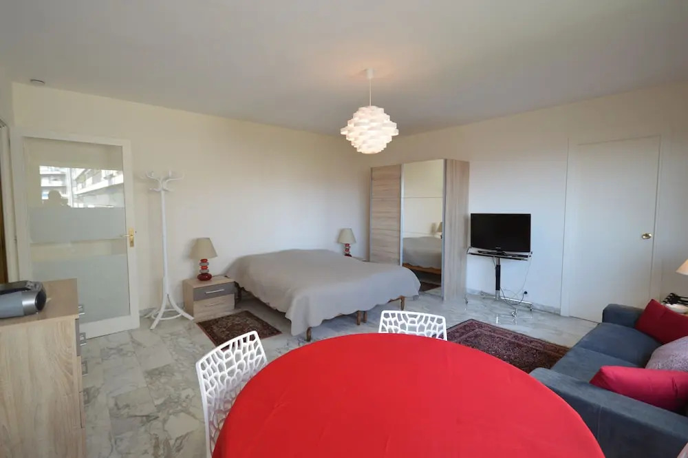 President luxurious studio center Cannes