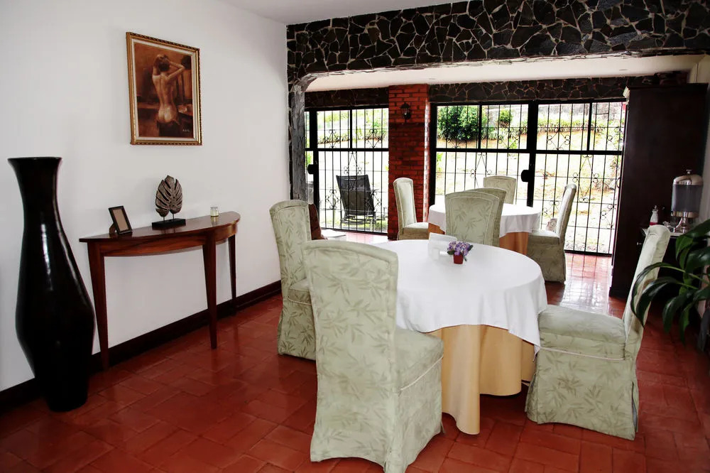 Nest Hotel B & B