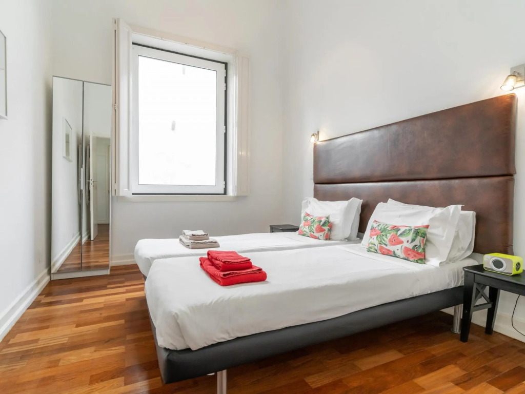 LV Premier Chiado CH8 comfortable, AC, elevator