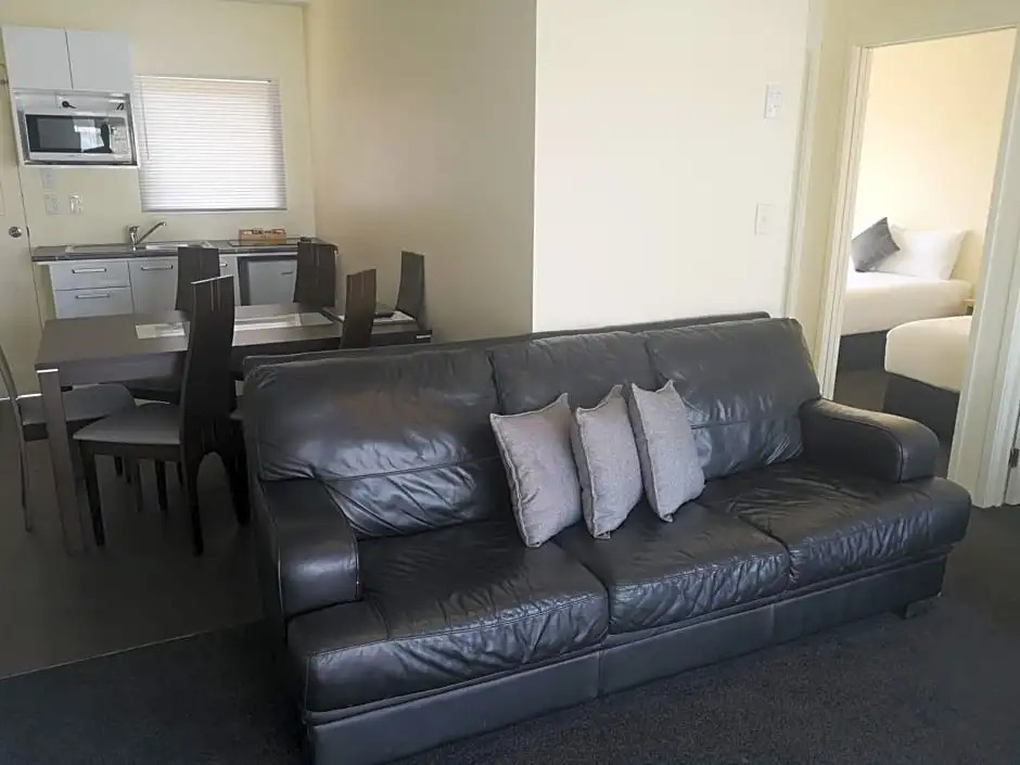 Twin Coast Adventures Motel & Cycle Hire