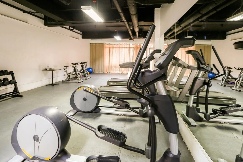 OYO 215 Sunshine City Suites