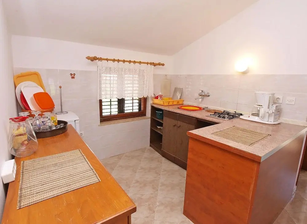 Apartment 895
