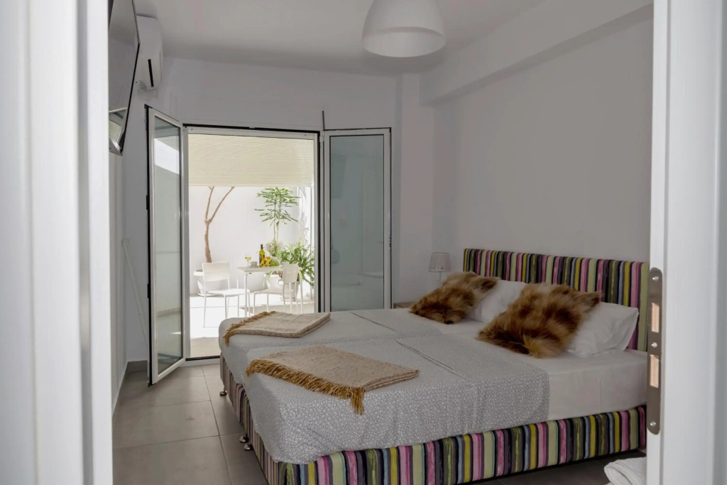 Attiki sunshine apartment with terrace. vipgreece.
