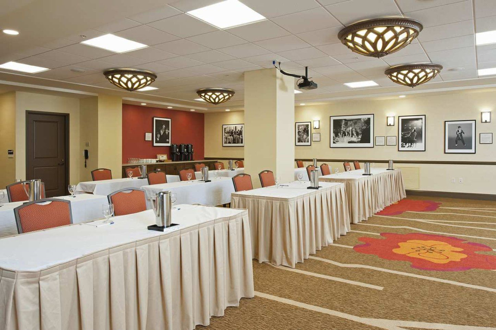 Hilton Garden Inn Milwaukee Downtown