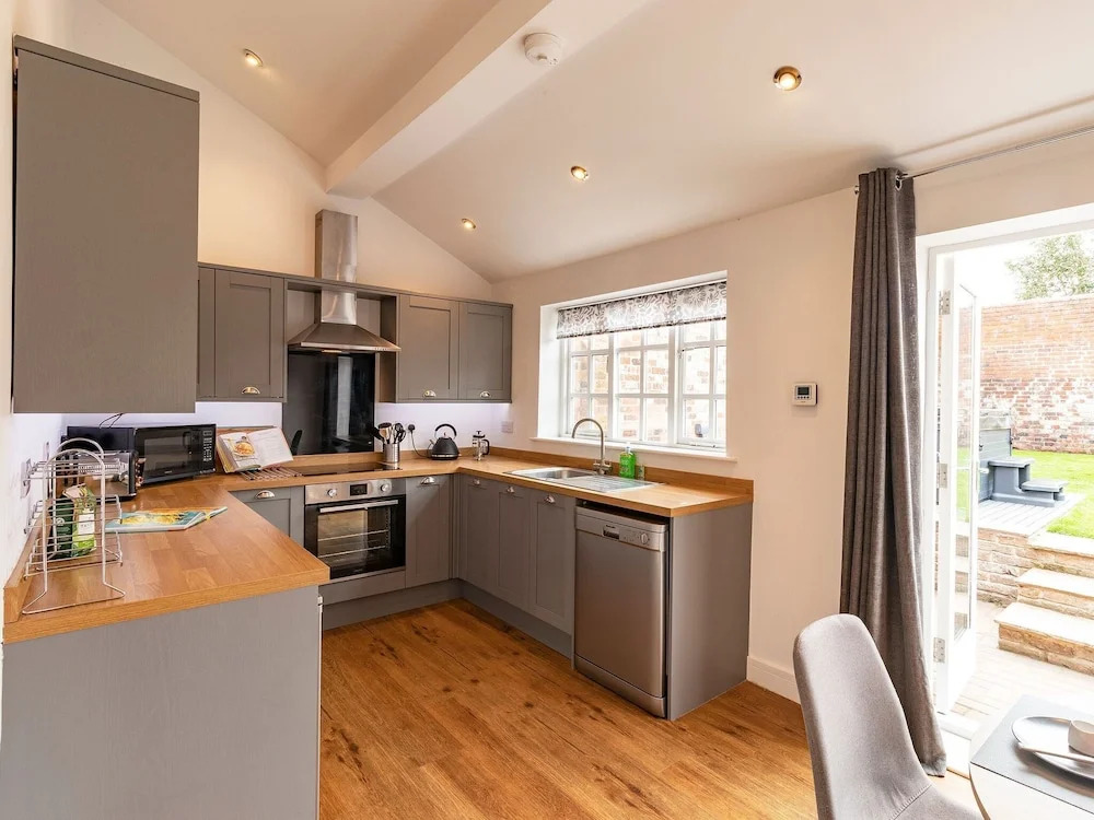 Beautifully Renovated 1880s Coach House With Hot Tub, on Edge of Peak District