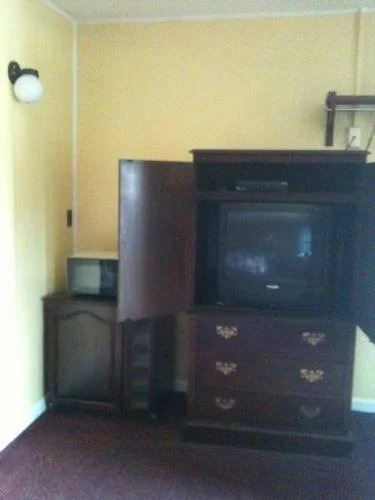 Evergreen Motel