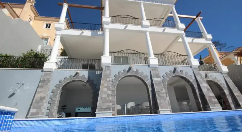 Stunning Villa With Private Heated Pool