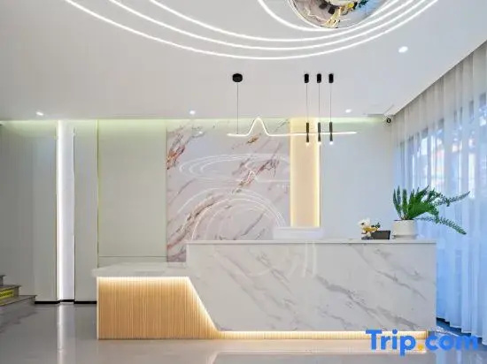 Yuecheng Film and Television Intelligent Hotel (Dali High speed Railway Station Branch)