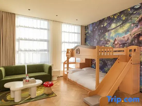 Yishu Waterfront Hotel
