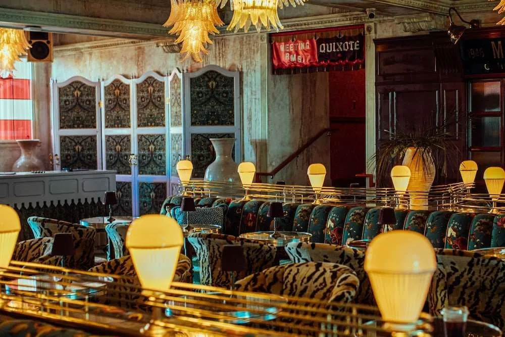 Lafayette Hotel & Club