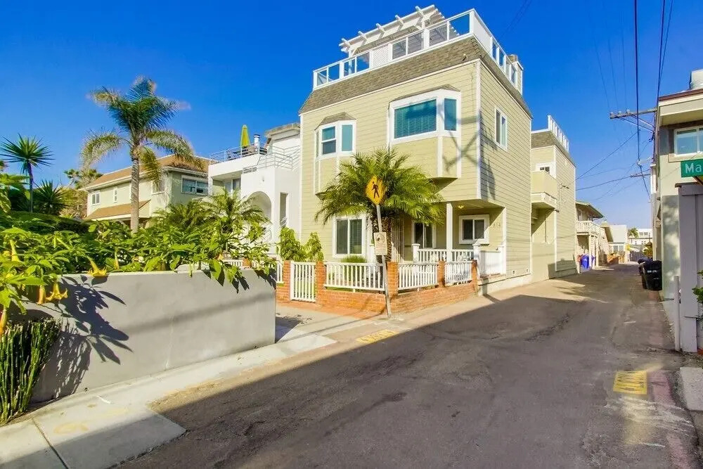 Big Pearl 2 Bedrooms 2 Bathrooms Condo