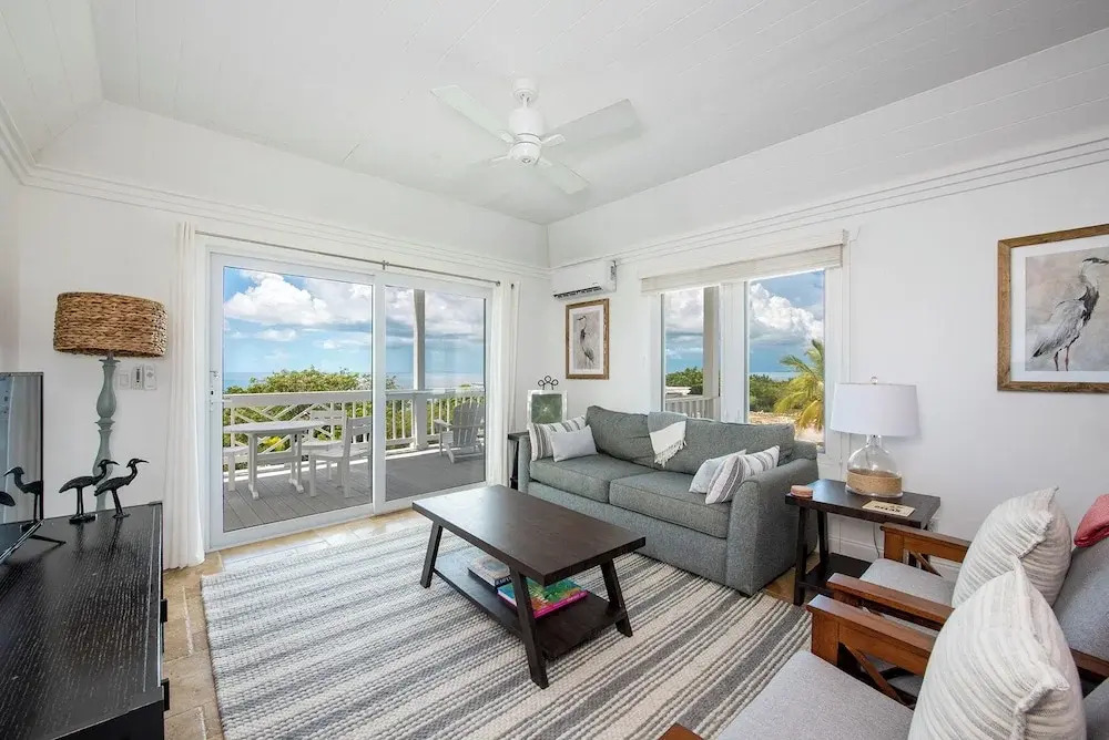 Island Hideout: Quaint Cottage, Moments From The Beach