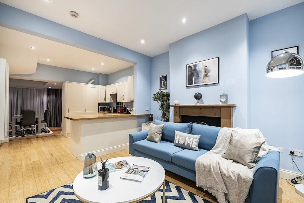 Penryn Apartment by Flexystays