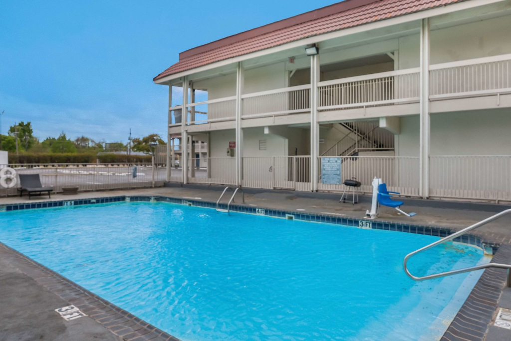 Motel 6-Dallas, TX - Market Center