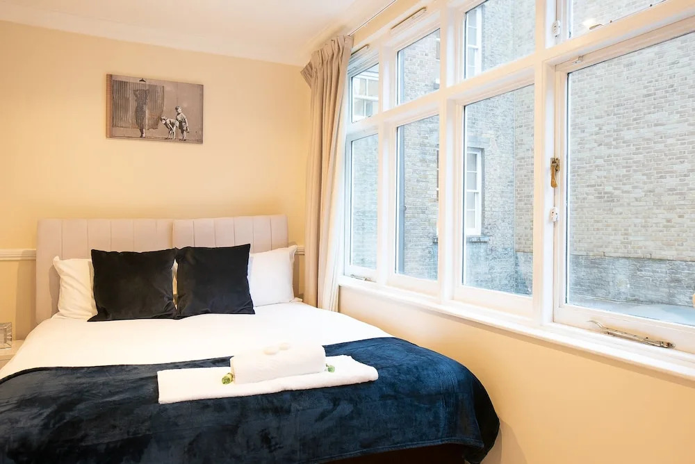 Amazing Two Bed Moments From St Pauls Cathedral A3