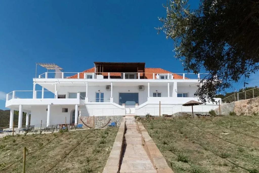 Poseidon Apartments and Villas by the Sea