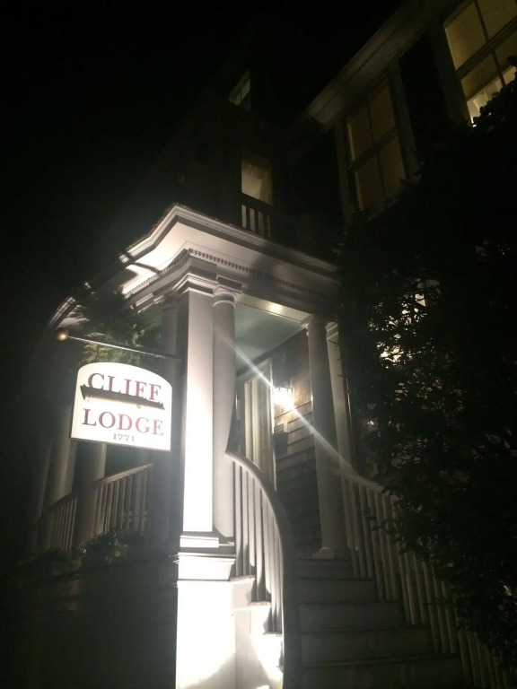 Cliff Lodge