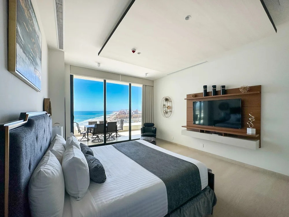 Sandy Beach 2BR Beachfront Getaway