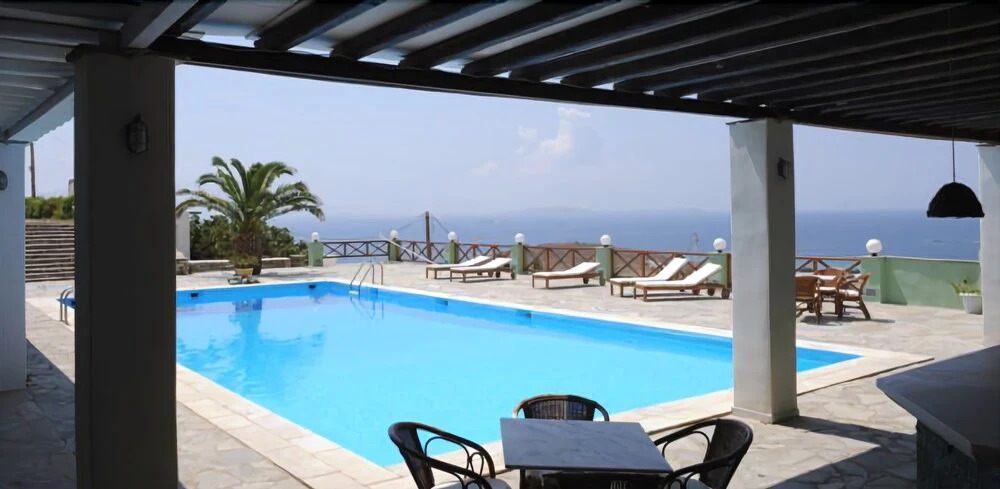 Carlo Bungalows