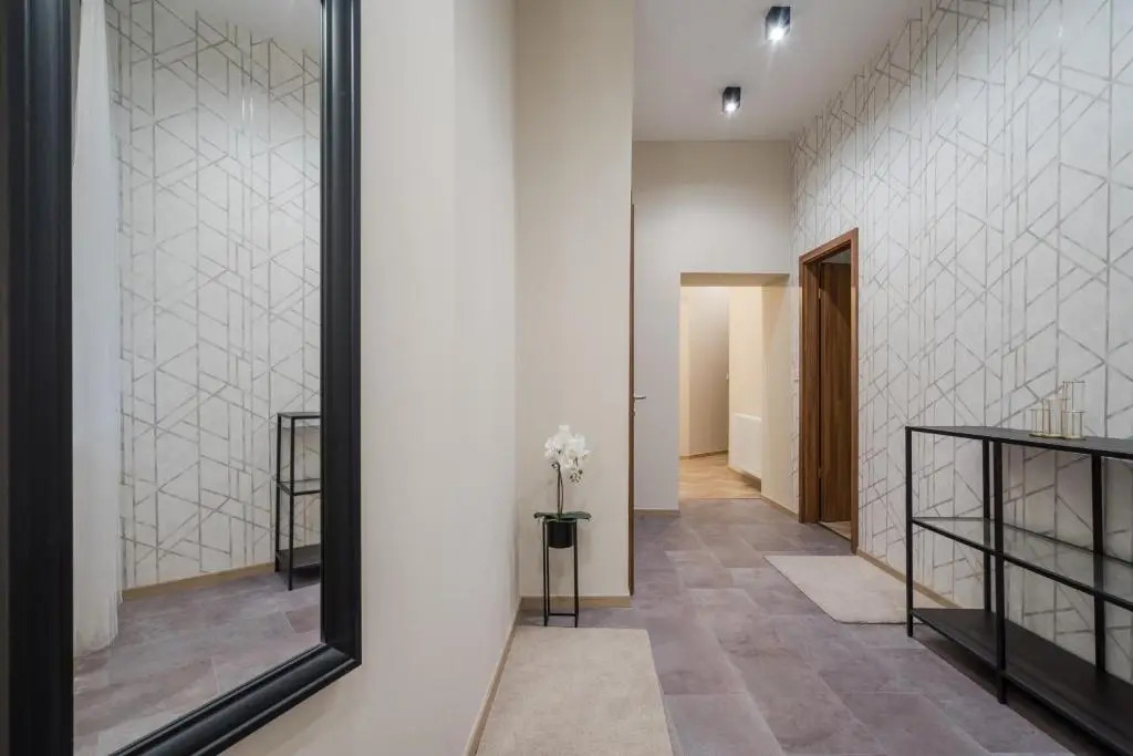 3 bedrooms bright flat in the heart of the city with free garage