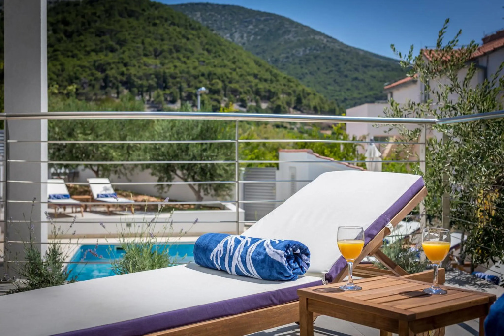 Villa Blanka in Bol for 12 ppl