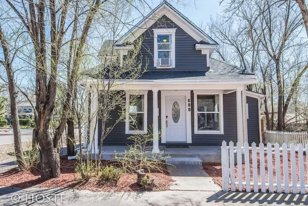 3 BR Beautifully Restored 1890`s Homedowntown