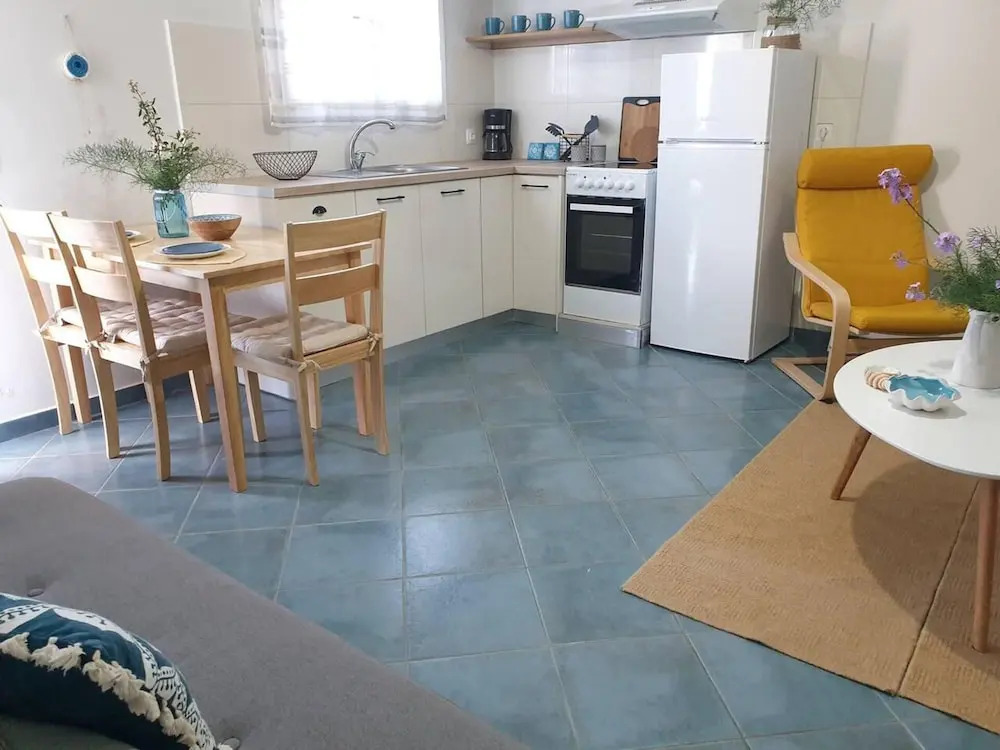 Beachside Retreat - Sleeps 4, Terrace & Views