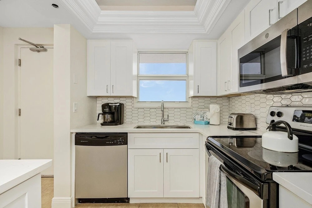 Beautiful Penthouse Condo - Corner Unit! 2 Bedroom Condo by RedAwning