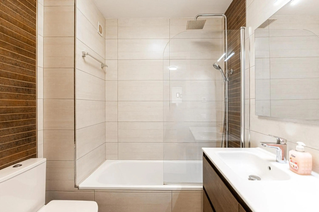3 bedroom apartment with private rooftop terrace