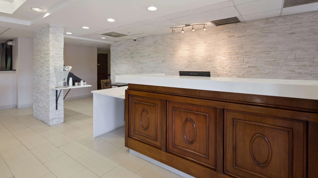 Best Western Plus Huntersville