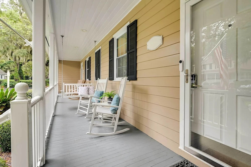 Charming Cottage Near Golf Courses & Marsh Walk!
