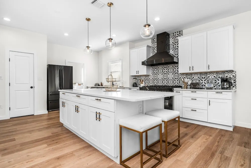 Bold Bright 4br/3.5full Baths Near Riverwalk Dtown