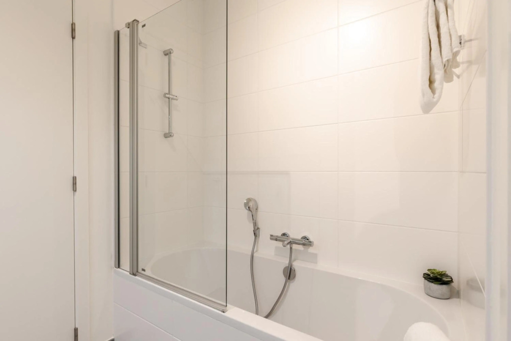 Brand new holiday home with high-end finishing and private parking space, at a stones throw from the beach