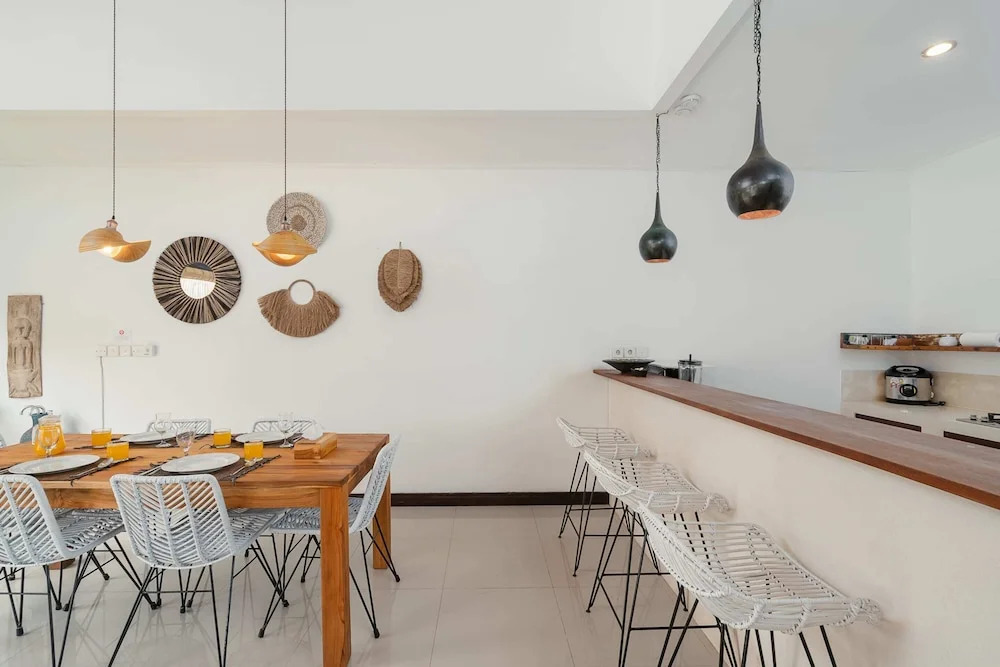 Villa Art Gecko - Tropical 2BR Private Haven in Batu Belig, Seminyak