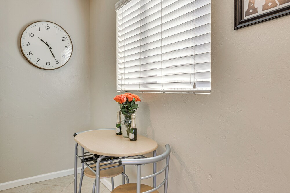 4 Mi to Dtwn Phx: Midtown Condo w/ Patio!