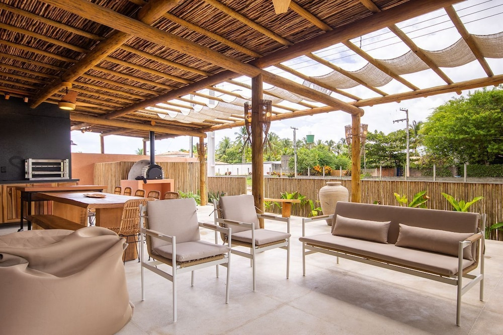 Casa com Piscina e Quadra no Condom nio By Toque