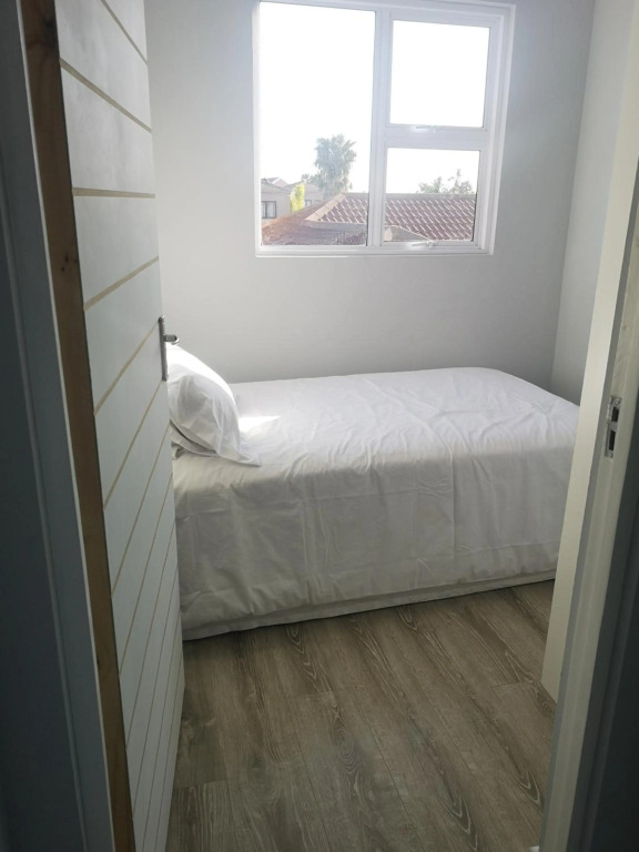 Lovely 2 Bedroom Condo with Balcony And a View!