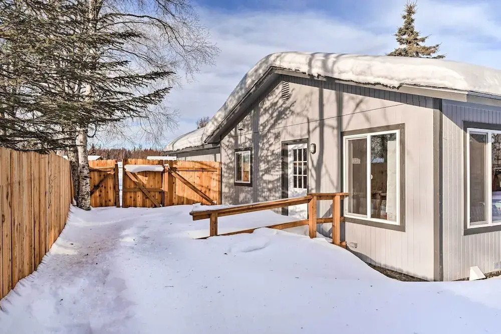 Kenai Home w/ Fireplace < 10 Mi to Big Eddy!
