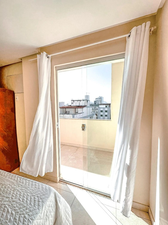 Apt na Praia do Morro,2 quadras do mar,com Garagem