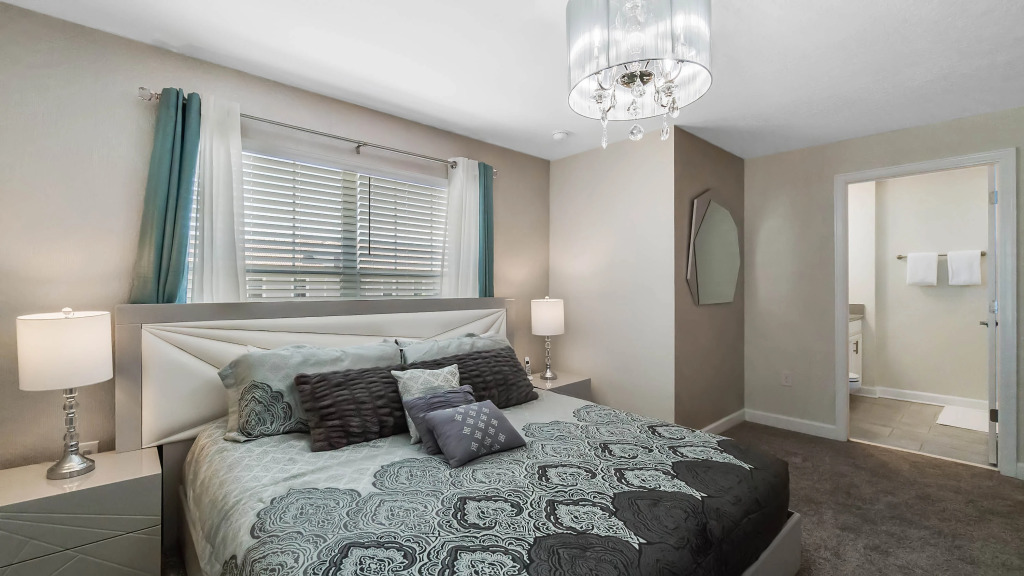 5 Bedrooms 4 Bathrooms Storey Lake 4813 Ml
