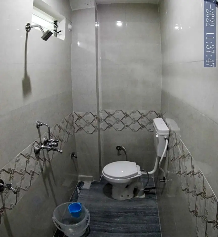 OYO HOME 84939 Choudhary White House