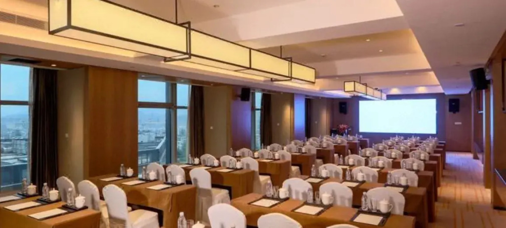 Maison New Century Hotel