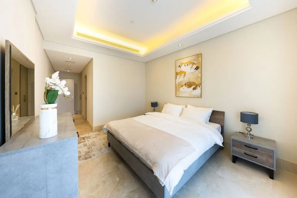 Spacious beachfront 2 bedroom apartment