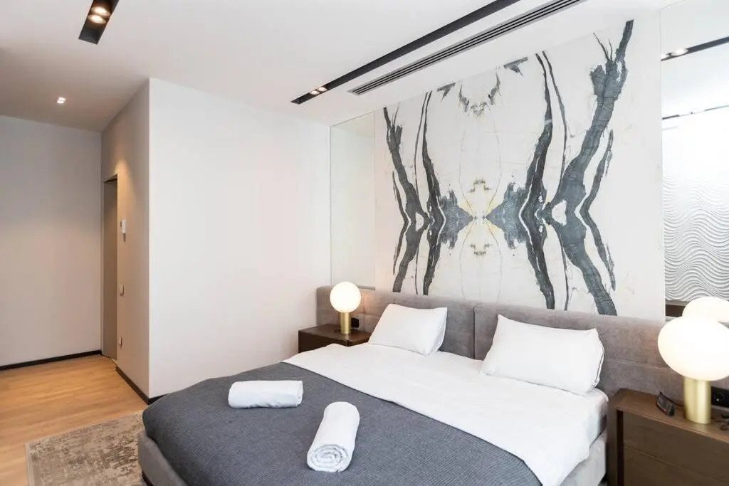 Luxury Hotel Apartment With Stunnig Views For 4