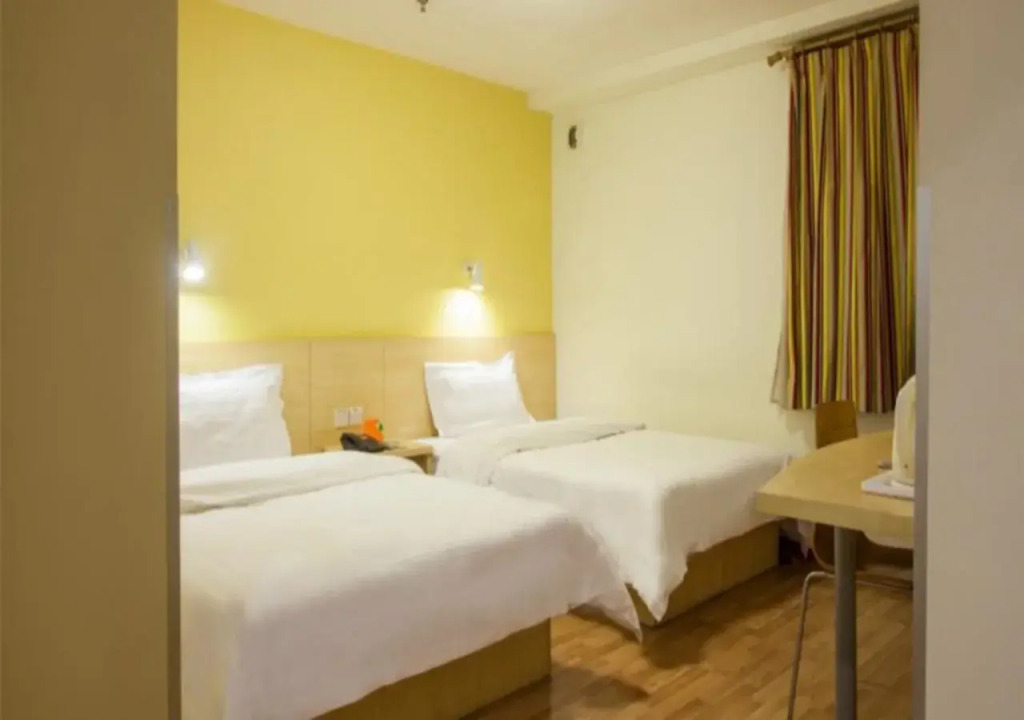 7 Days Inn Sea World Station Branch