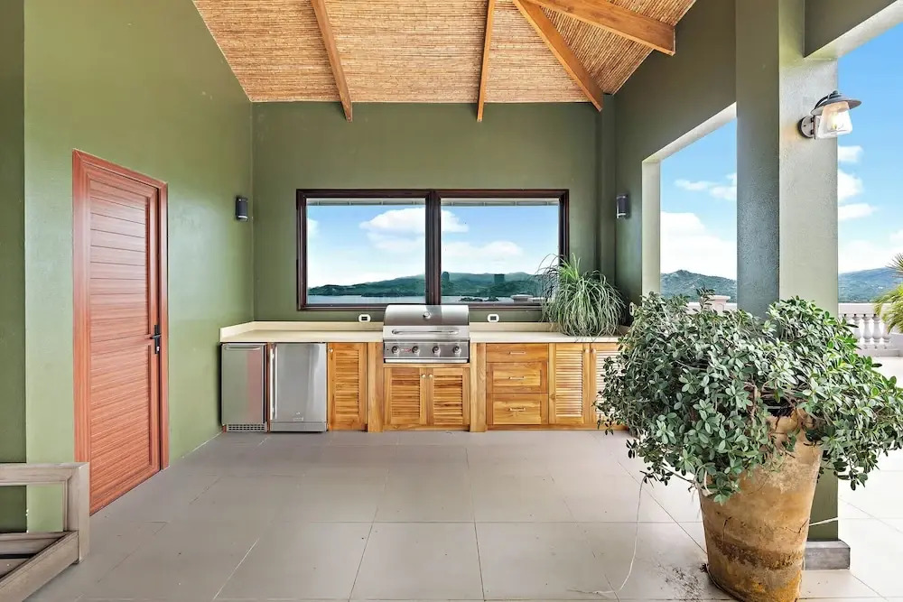 Luxury Condo with Panoramic Ocean Views, Sparkling Infinity Pool, and Modern Open-Concept Design