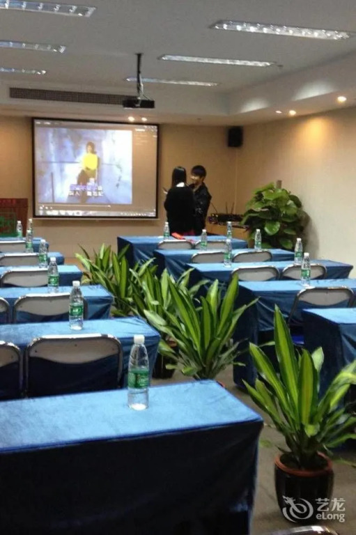 Longquan Xuri Hotel