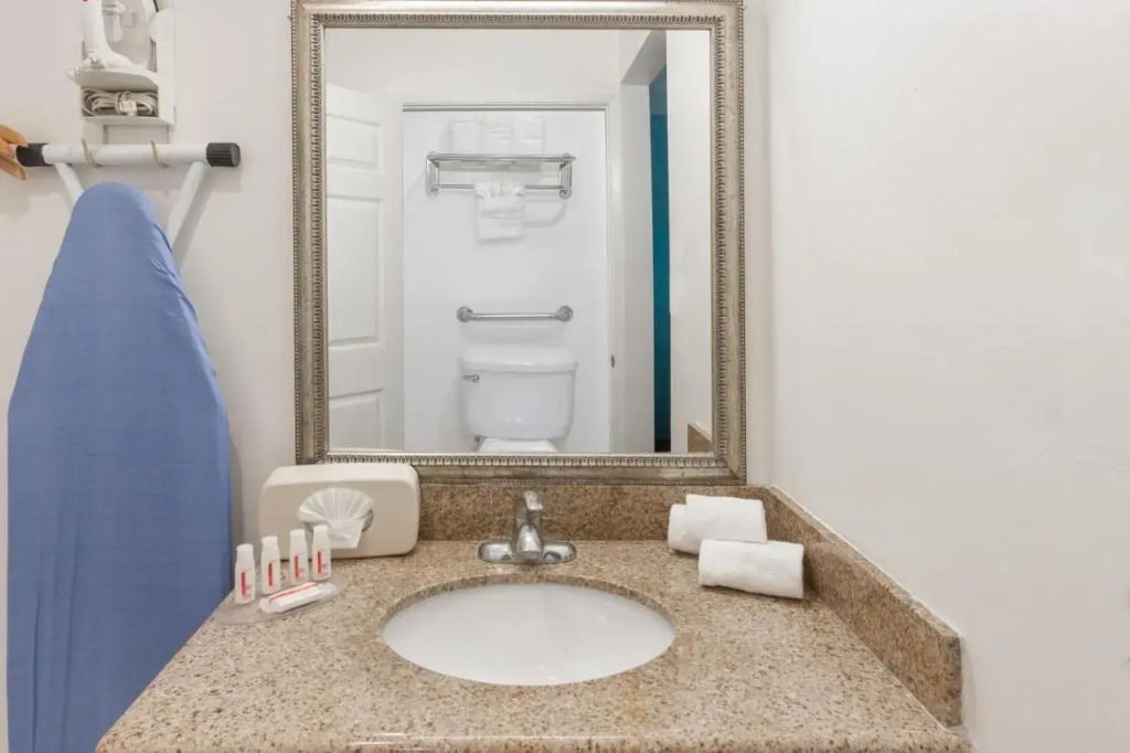 Howard Johnson Express Inn