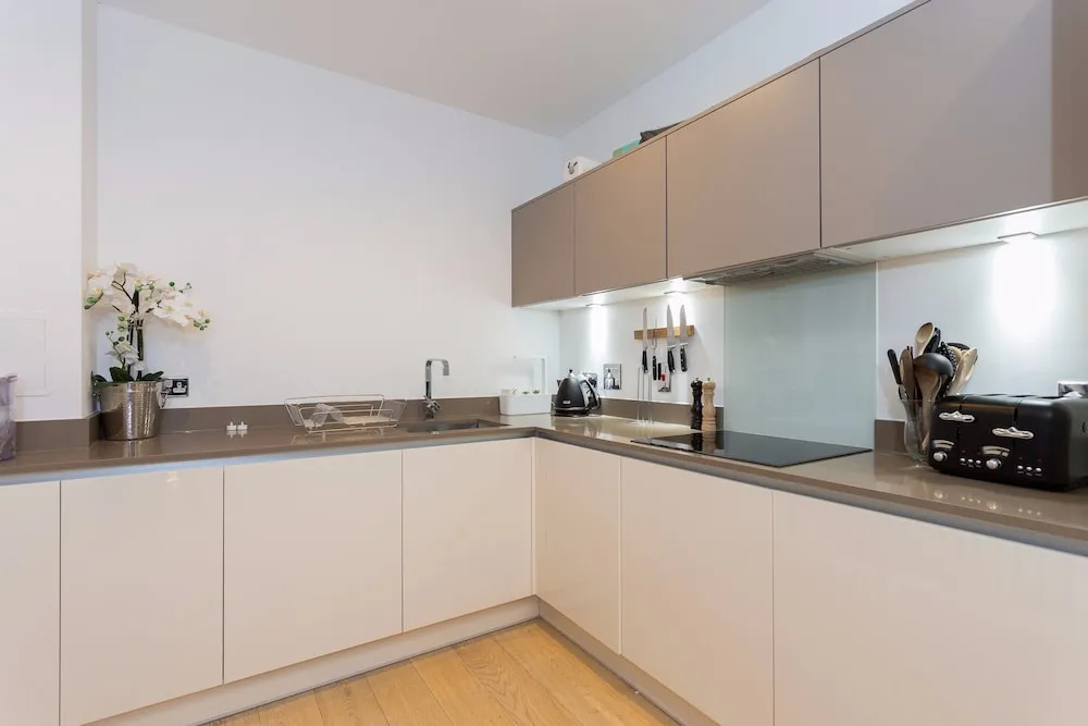 2 Bedroom Penthouse in Canada Water With Balcony
