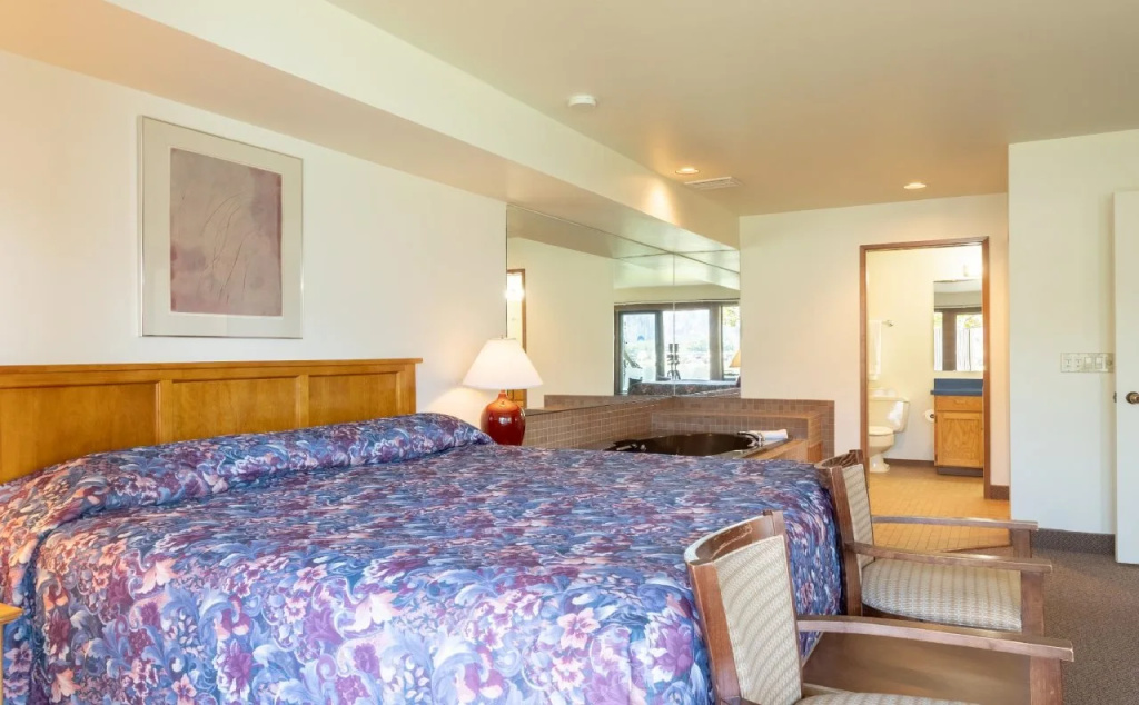 Wapato Point Resort